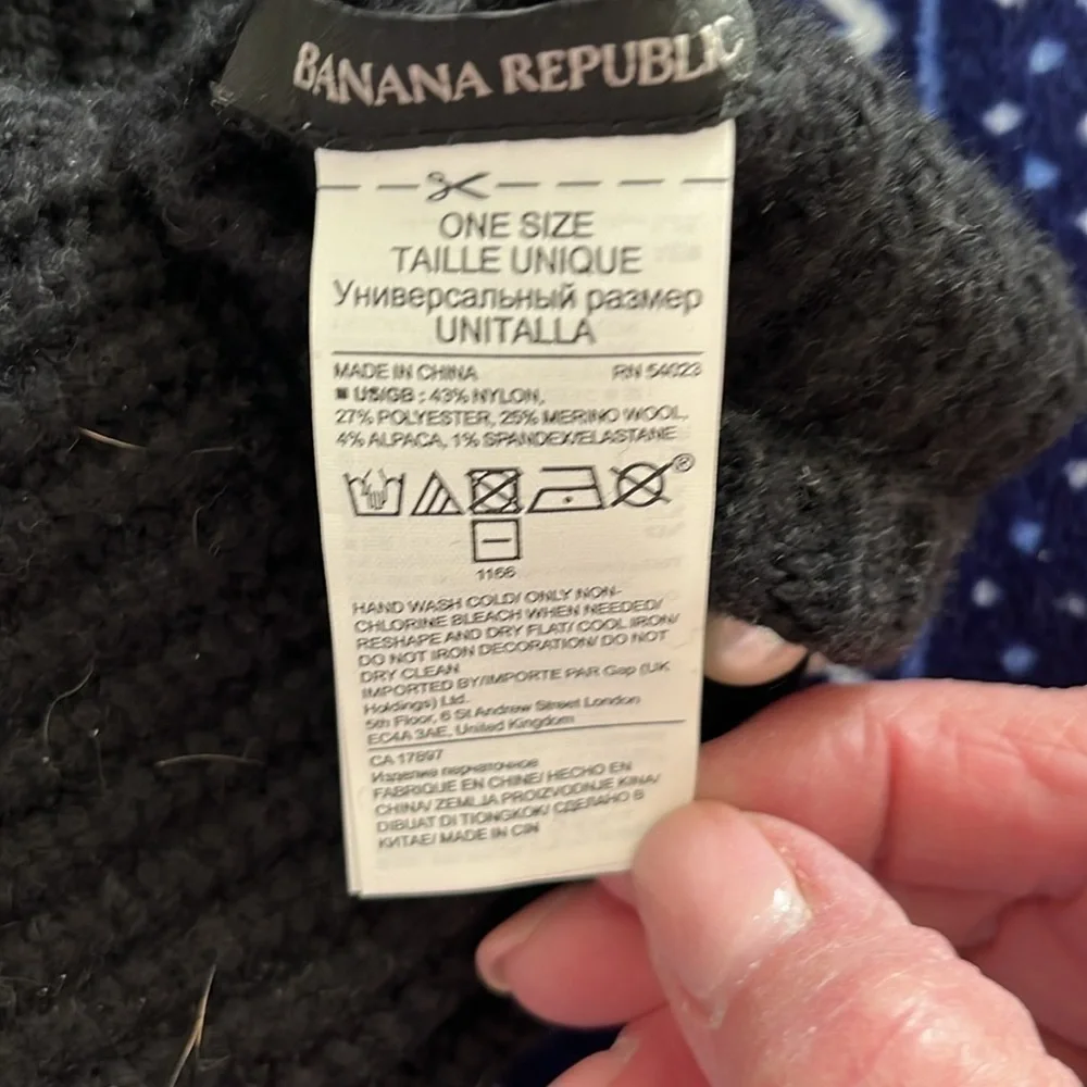 Banana Republic Women’s Black Mittens With Fold Over To Allow Fingers Out NWOT